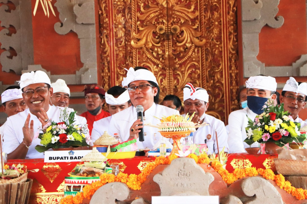 Bupati Giri Prasta Hadiri Upacara Pedudusan Alit di Pura Dalem Bagendra Sari Gerih